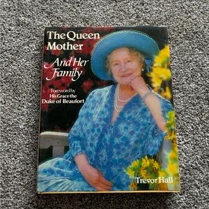 Elegant Royal Family Portrait Book